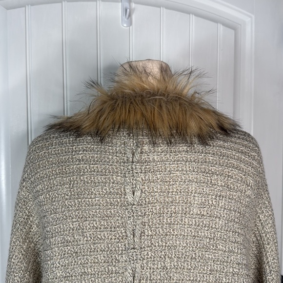 Do & Rae Cardigan with faux fur collar Size small-color taupe - Picture 8 of 12